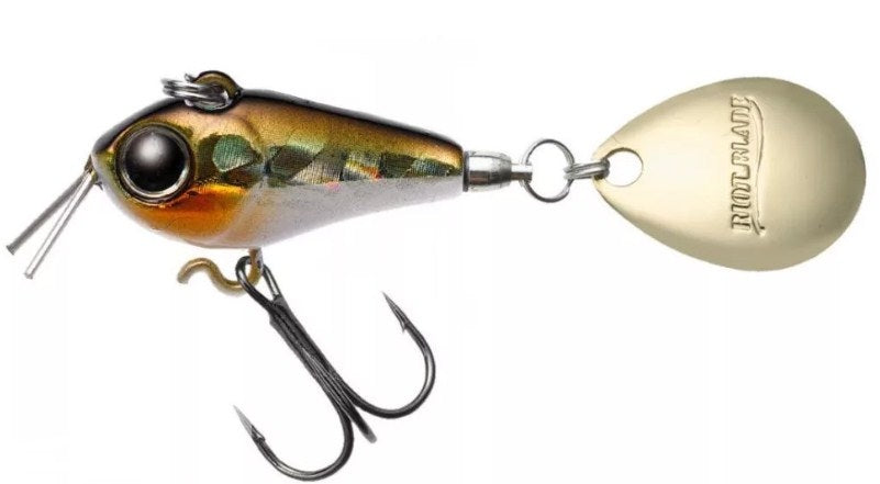 Тейлспинър TIEMCO SPINNERTAIL RIOT BLADE S - 2.5cm/9.0gr с #15 HOLO ZACCO, идеален за риболов в обширни водни площи.