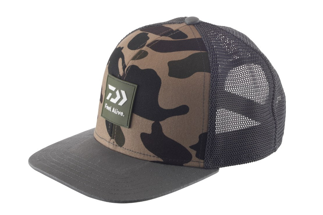Шапка с козирка DAIWA 24 D-VEC WILD CAMO GREY, стегната и удобна, идеална за риболовни дни.