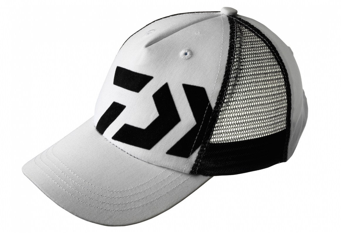 Шапка с козирка DAIWA D-VEC CAP LIGHT GREY/BLACK с лого на Daiwa, идеална за риболовни дни.