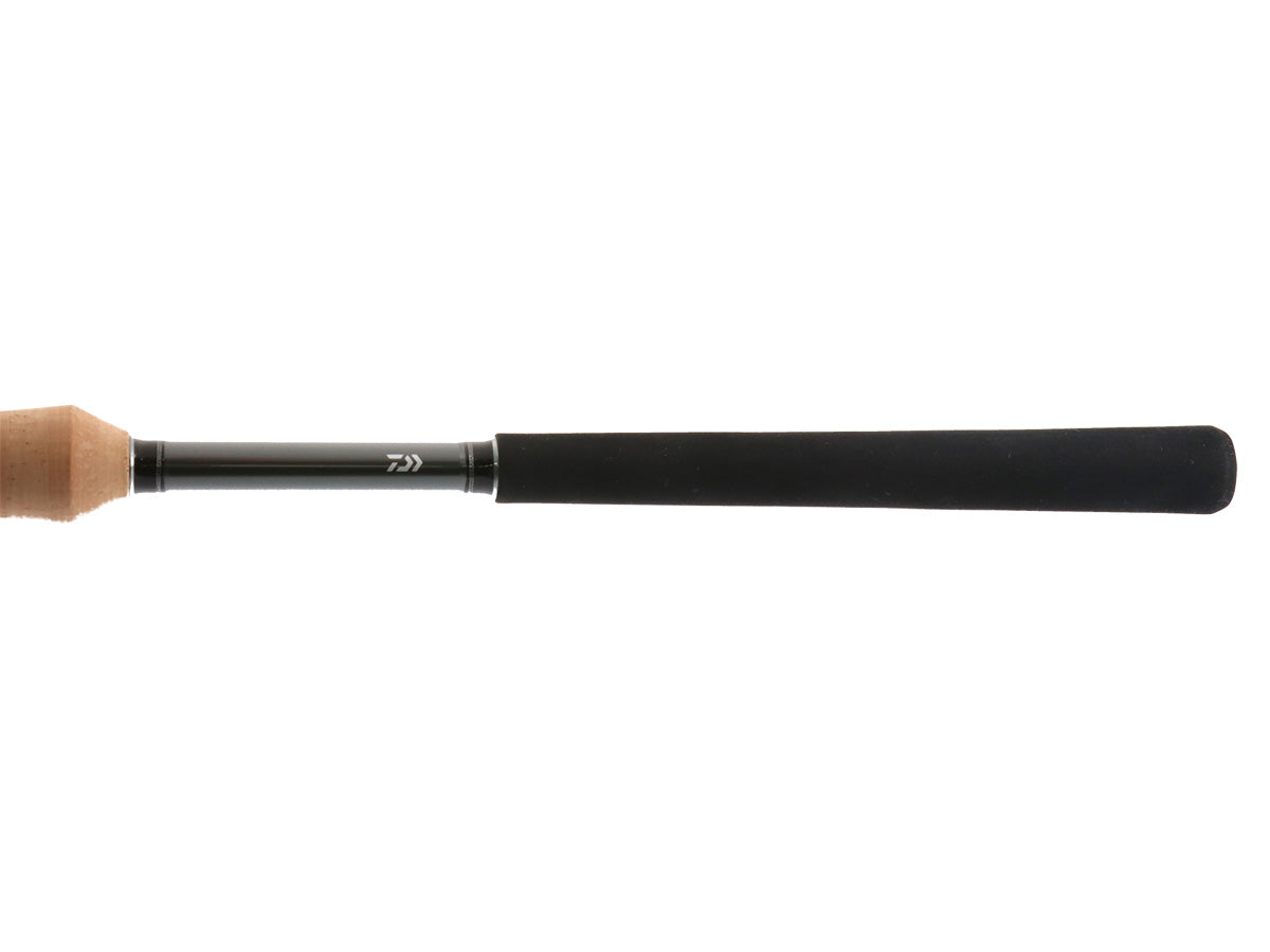 Спининг въдицa DAIWA PHANTOM LIBERALIST 763MLRSS - 2.29m/5-25gr с удобен и ергономичен дизайн на дръжката.