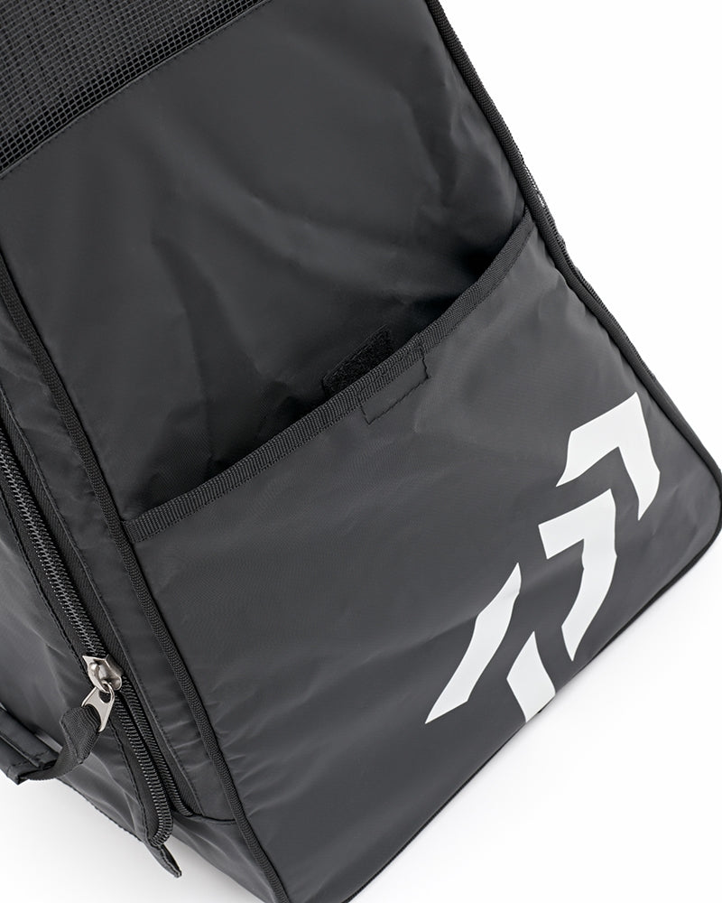 Чанта за ботуши DAIWA DVEC BOOT BAG с вентилирани панели и двоен цип за лесен достъп и носене.