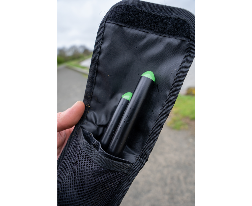 Колчета за дистанция Korum DISTANCE MARKA STICKS в транспортен калъф с черен и зелен дизайн.