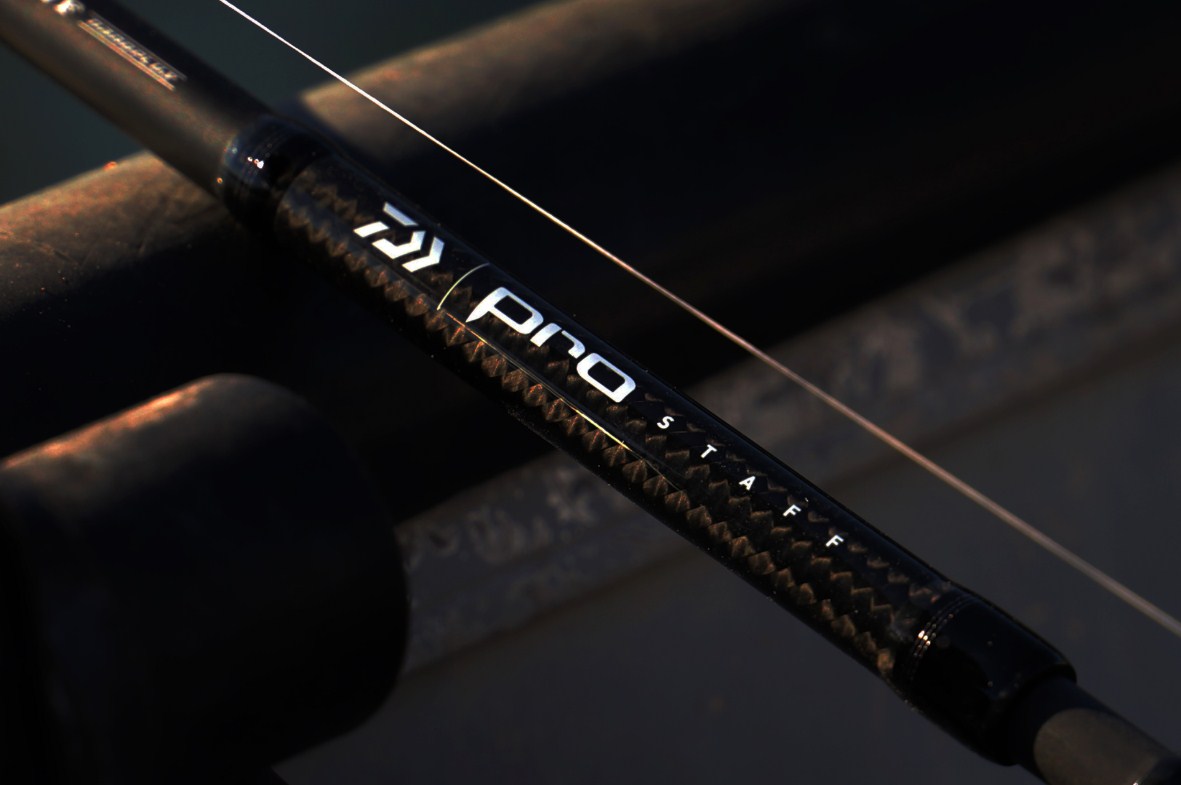 Бейткастинг спининг въдица DAIWA PRO STAFF PELAGIC BAITCAST - 2.00m/30-80gr, детайл на графитна бланка.