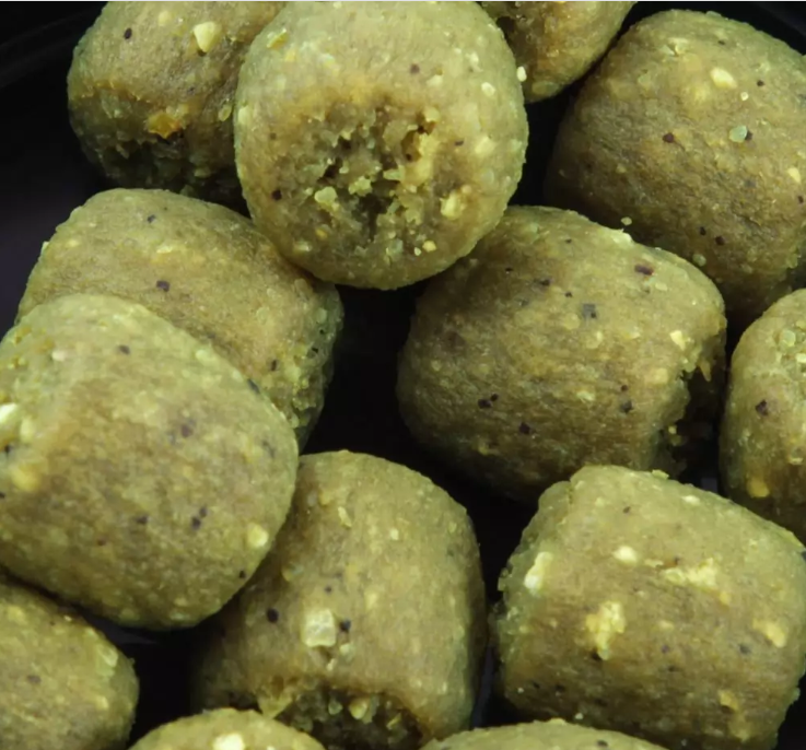 Moi pelete DYNAMITE BAITS Big Fish River Cheese & Garlic - 12mm