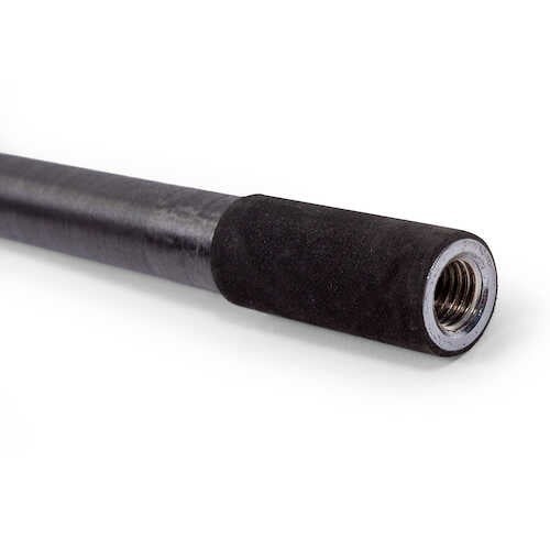 Дръжка за кеп PRESTON Response Carp Landing Net Handle от здрав карбон с подсилен край за увереност и надеждност.
