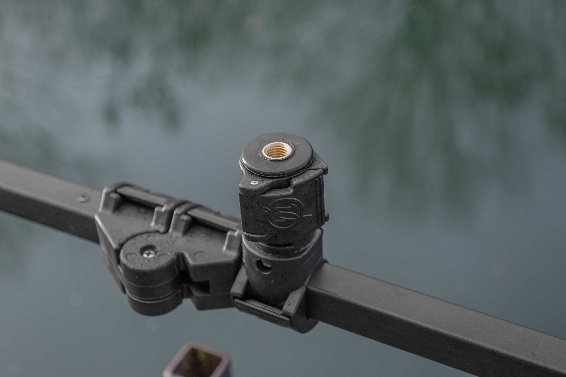 Прикачно за живарници за платформа - PRESTON OFFBOX 36 SNAPLOK TOOL BAR - XL на риболовна платформа.
