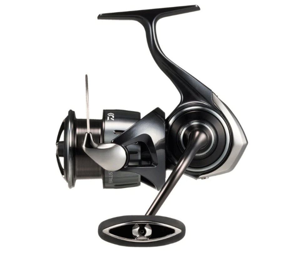 Макара DAIWA 25 BALLISTIC HD LТ - качествена риболовна макара с множество характеристики за всякакви условия.