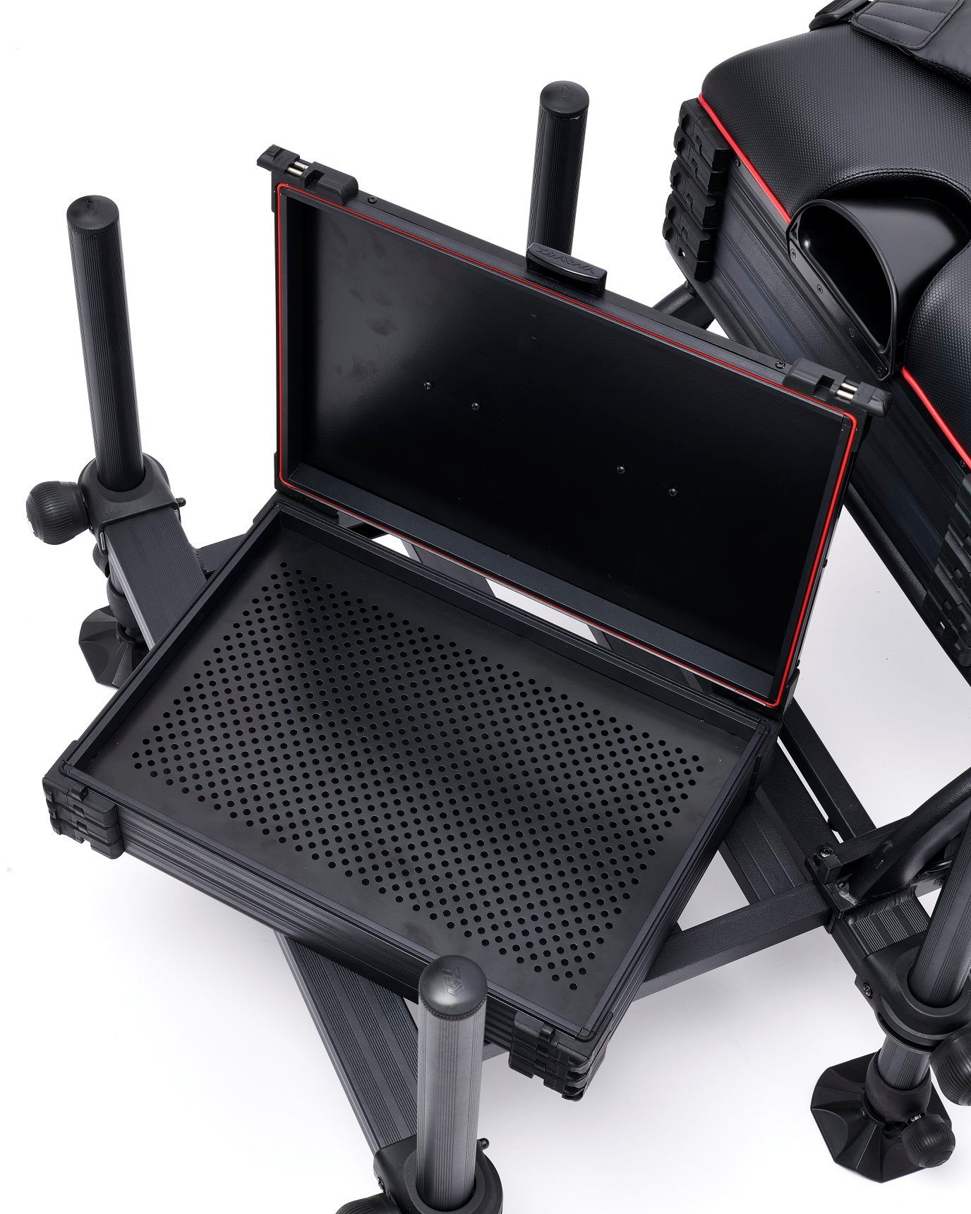 Платформа DAIWA D500SB - D36, открита кутия с перфорации за риболовен оборудване.