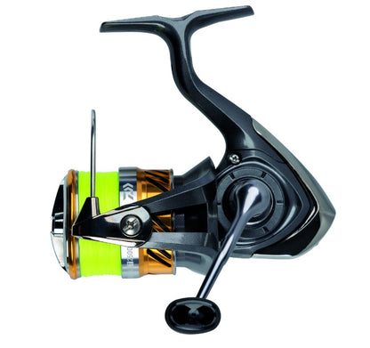 Макара с преден аванс DAIWA 20 LAGUNA+J-BRAID X4 YELLOW, уникален риболовен инструмент с LT концепция и ATD авансова система.
