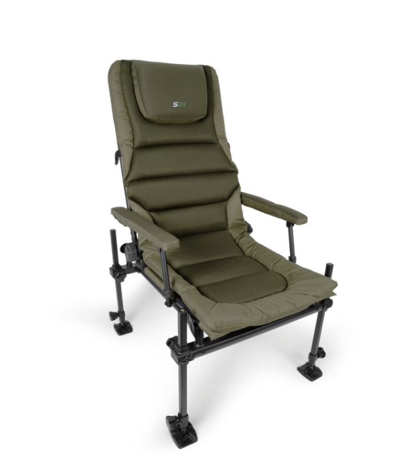 Луксозен фидер стол KORUM S23² Supa Deluxe Accessory Chair в маслиненозелен цвят, удобен за риболов и отдих.