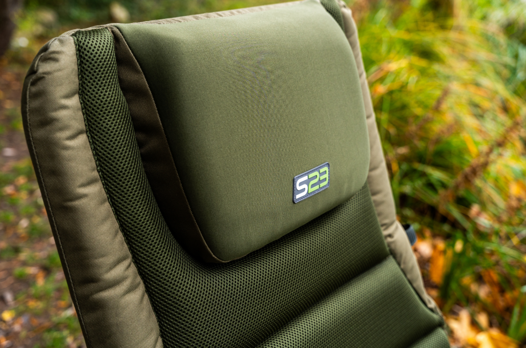 Луксозен фидер стол KORUM S23² Supa Deluxe Accessory Chair с удобен дизайн и стилна текстура