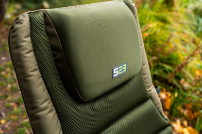 Луксозен фидер стол KORUM S23² Supa Deluxe Accessory Chair с удобен дизайн и стилна текстура