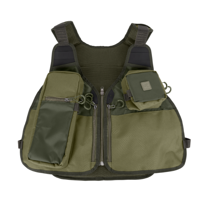 Елек KORUM Progress Roving Vest с удобни джобове за риболовни принадлежности и аксесоари.