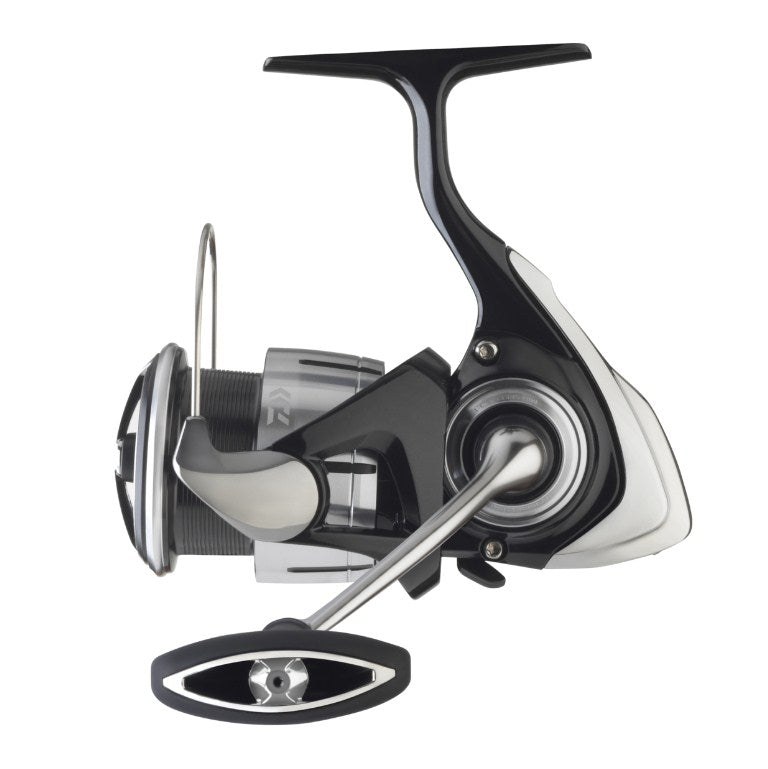 Макара с преден аванс DAIWA 23 LEXA LT с метално тяло и Airdrive дизайн.