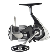 Макара с преден аванс DAIWA 23 LEXA LT с метално тяло и Airdrive дизайн.