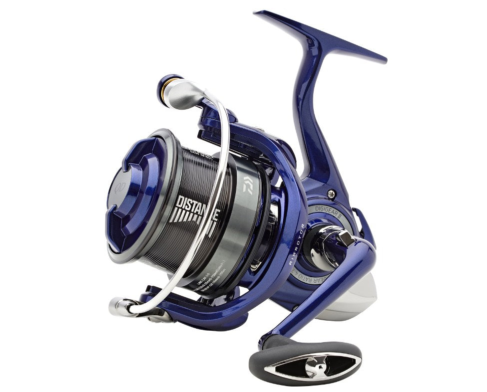 Макара за фидер DAIWA '23 TDR DISTANCE 25 QD с въртяща шпула и модерен дизайн.