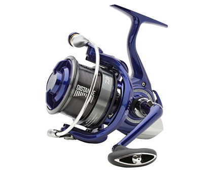 Макара за фидер DAIWA '23 TDR DISTANCE 25 QD с въртяща шпула и модерен дизайн.