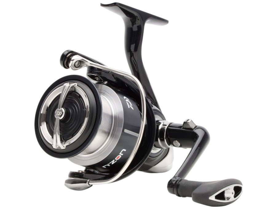 Макара за фидер DAIWA 24 NZON PLUS LT с Airdrive технология за прецизен риболов.