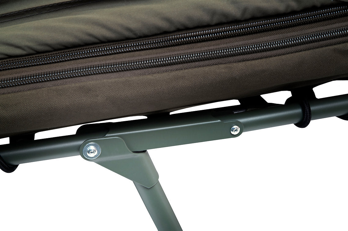 Легло DAIWA IFS Sleep System с високо технологичен матрак и здрава метална конструкция.