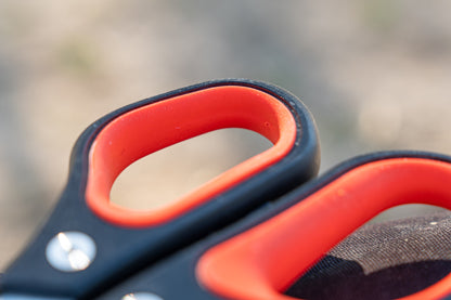 Тройна ножица за стръв DAIWA N'ZON TRIPLE BLADE WORM SCISSORS с удобна дръжка за лесно рязане на червеи.