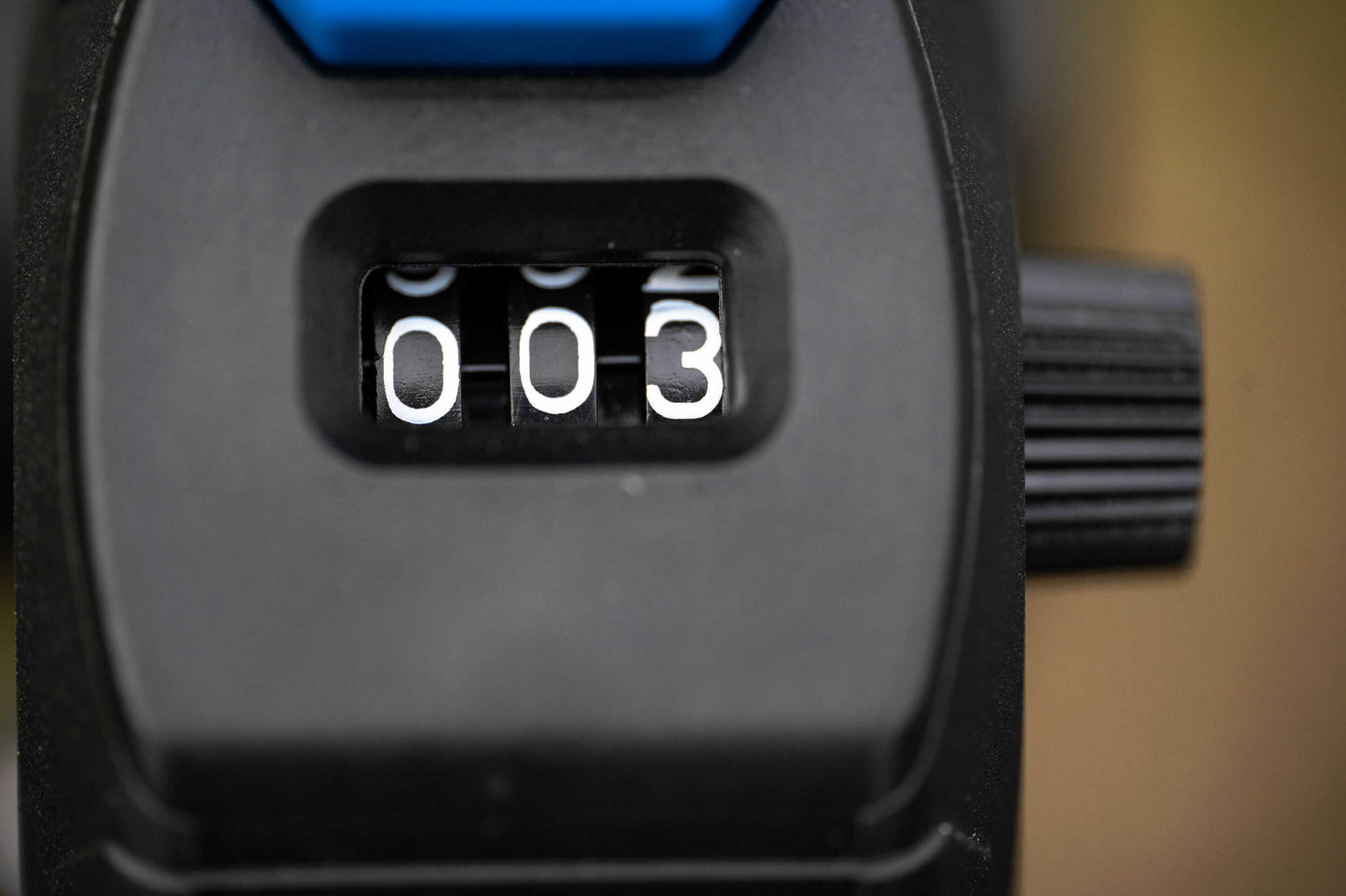 Брояч PRESTON OFFBOX CLICKER COUNTER showing the counter displaying the number 003.