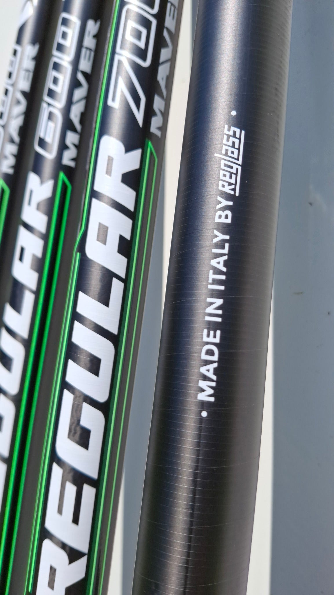 Болонезe въдици MAVER SUPERLITHIUM REGULAR MX - модел 2024, детайл на дръжките и етикета 'MADE IN ITALY'. 👌