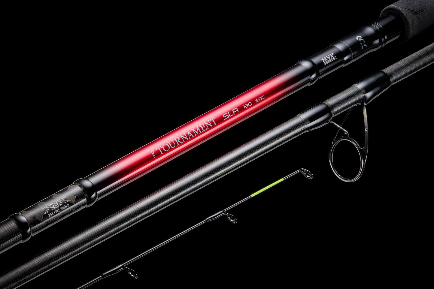 Фидер въдици DAIWA TOURNAMENT SLR - New model 2025; детайл на въдица с червена и черна дръжка.