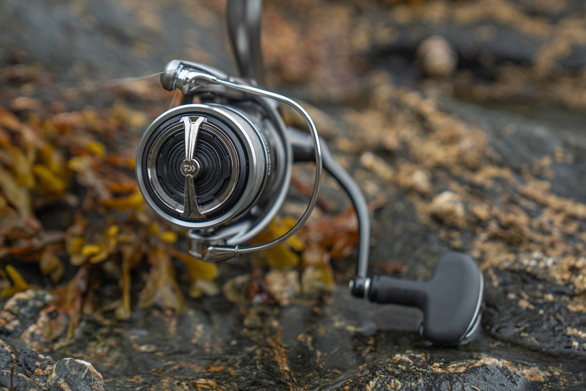 Макара DAIWA 25 CALDIA FC LT, риболовна макара с висока производителност и стилен дизайн.