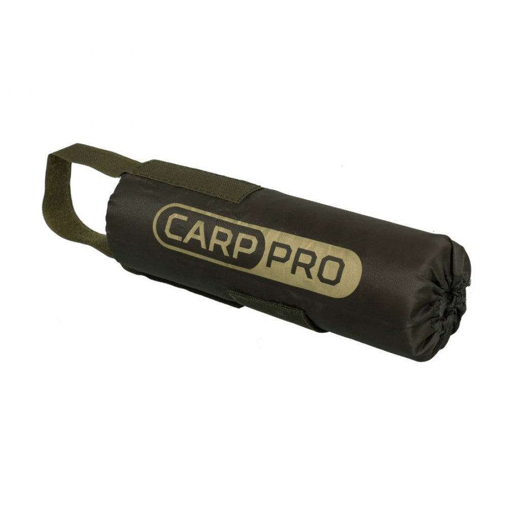 Поплавък за кеп CARP PRO - 20x6см на черен фон с велкро лента за шаранджийски кеп.