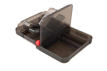 Кутии Fox Rage Accessory Box с организирани отделения за съхранение на риболовни аксесоари, безопасно и удобно.