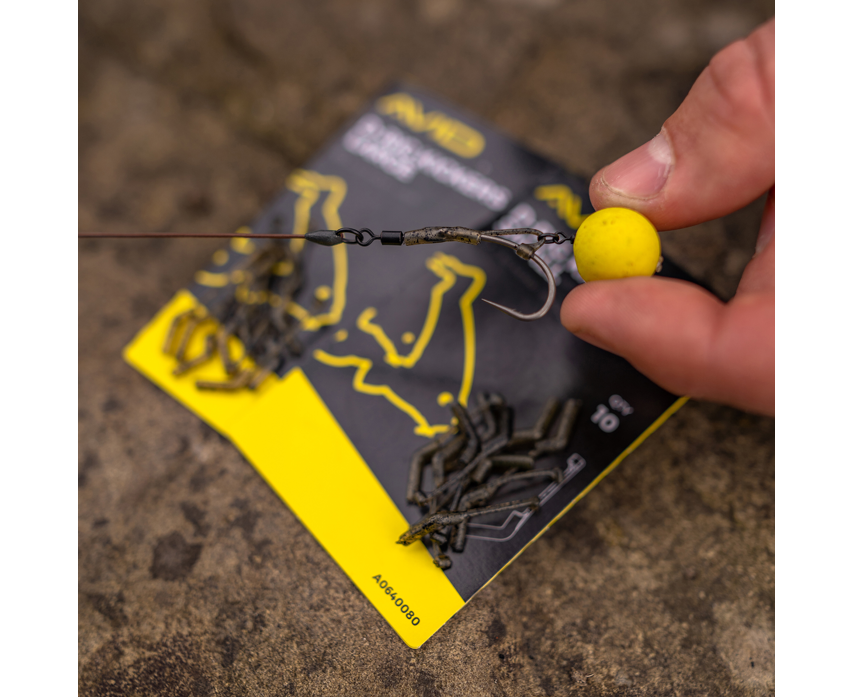 Алайнери за куки Avid Carp D-RIG KICKER - LARGE, с жълта стръв и монтаж Ronnie Rig.
