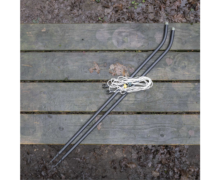 Kолчета за дистанция Avid Carp SCREW POINT YARD STICKS on wooden surface with ropes.