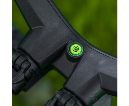 Род под стойка AVID Revolve Multi Pod с вграден нивелир за прецизно позициониране.
