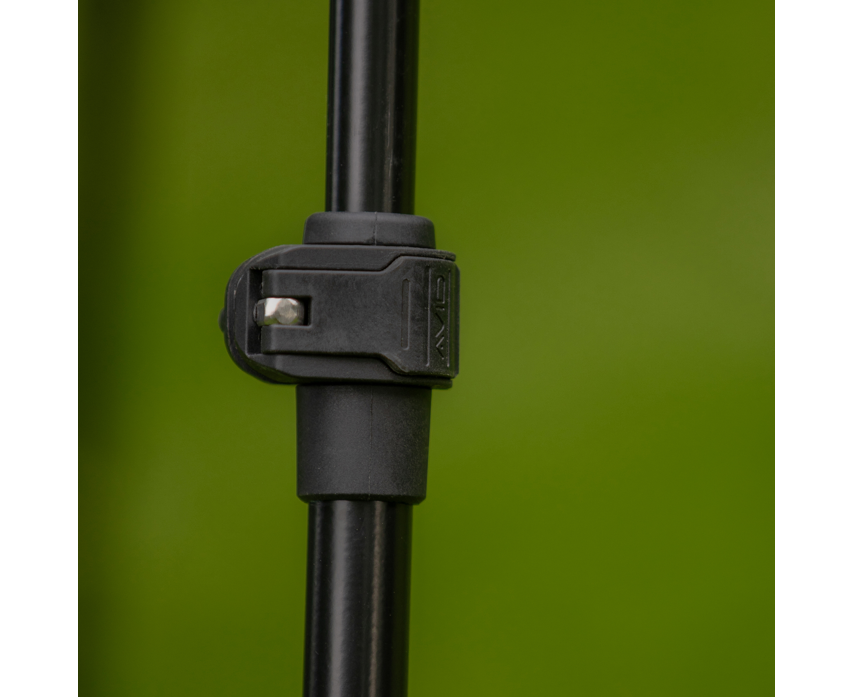 Детайл на тринога с механизъм за регулиране от Трипод за мерене AVID PRO-Tect Deluxe Tripod.