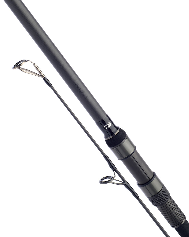 Шаранджийска въдица DAIWA '24 BASIA X45X "F"- 12FT/3.75LB (Fuji K-Series Alconite Gudies Edition) с елегантен дизайн.