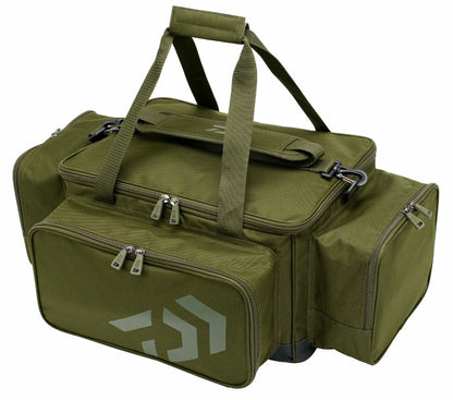 Сак DAIWA BLACK WIDOW LOW LEVEL CARRYALL in green with multiple compartments and handles for easy transport.