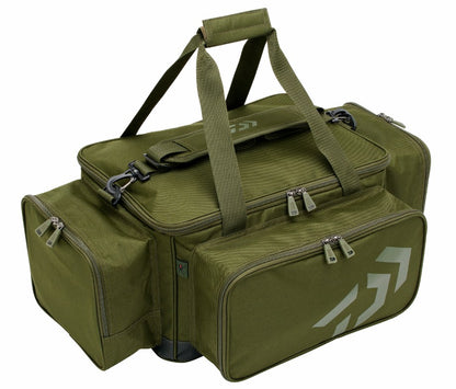 Сак DAIWA BLACK WIDOW LOW LEVEL CARRYALL in green with multiple compartments and zippers.