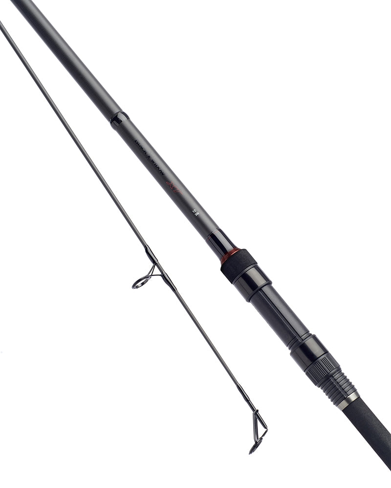Шаранджийска въдица DAIWA BLACK WIDOW XT CARP - 12ft/3.65m/3.5LB (2 части) показана от близо.