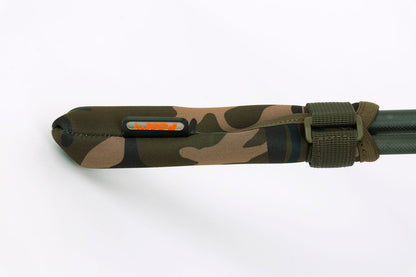 Комплект протектори FOX Camo Tip & Butt Protectors на рыболовной снасти с камуфляжным дизайном.