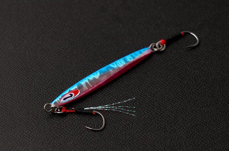 Джиг JACKALL CHIBI META TYPE-I - 5.5cm/7gr с различни светлини и куки за ефективен риболов.