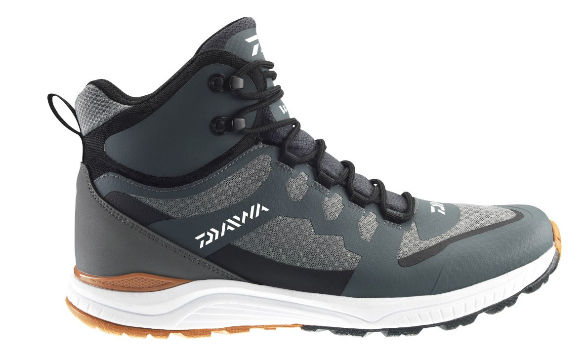 Обувки DAIWA D-VEC BOOTS WP-100 с дишаща и водоустойчива конструкция, идеални за риболов.
