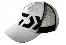 Шапка с козирка DAIWA D-VEC CAP LIGHT GREY/BLACK с лого на Daiwa, идеална за риболовни дни.