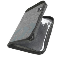 Чанта DAIWA D-VEC DOCUMENT POUCH в отворено състояние, изработена от водоотблъскваща материя.