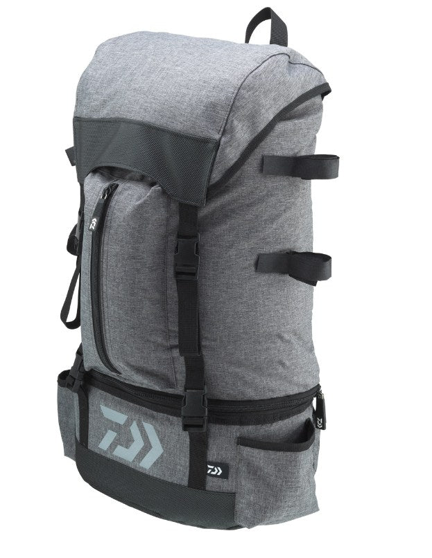 Раница DAIWA D-VEC RUCKSACK 30L в сиво, идеална за риболов с охлаждащо отделение и удобни презрамки.