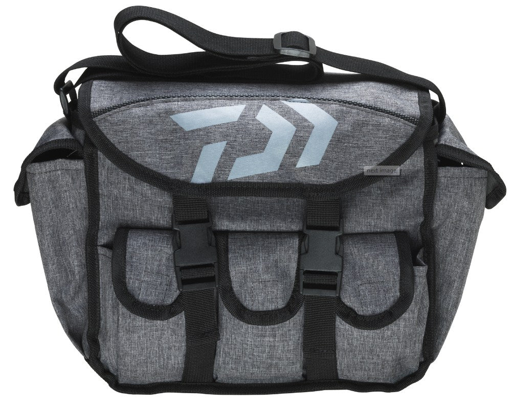 Чанта DAIWA D-VEC SHOULDER BAG with multiple pockets and adjustable strap for convenience.