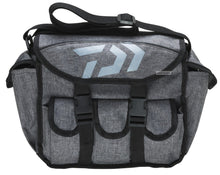 Чанта DAIWA D-VEC SHOULDER BAG with multiple pockets and adjustable strap for convenience.