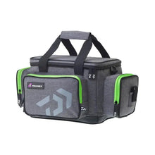 Чанта за примамки DAIWA PROREX D-BOX TACKLE BAG M/L, компактен дизайн, включва 3 DAIWA D-кутии, идеална за риболов.