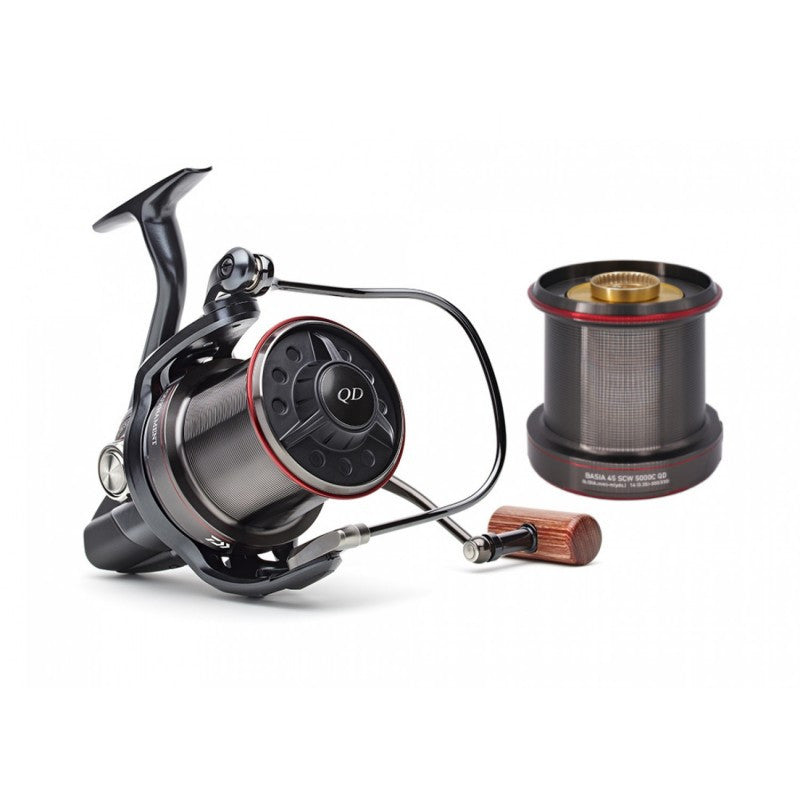 Шаранджийска макара Daiwa 20 TOURNAMENT BASIA 45 SCW QD с резервна шпула, иновационен дизайн и японско качество.