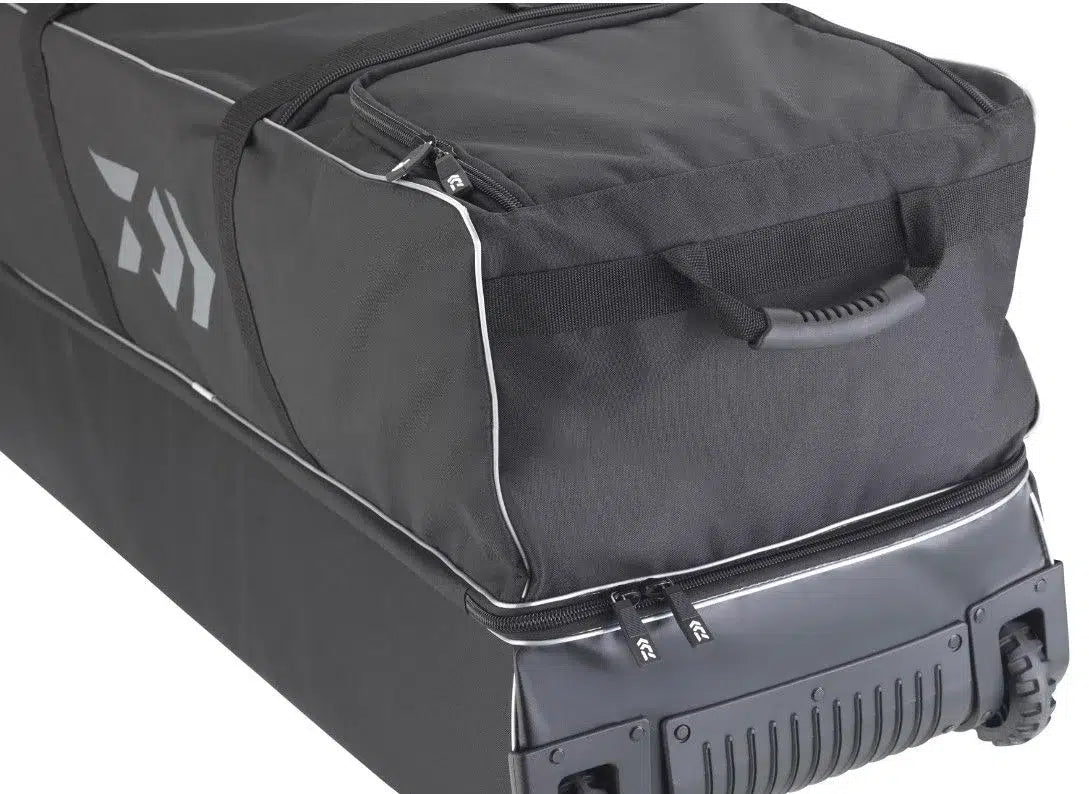 Сак за багаж за пътуване - DAIWA D-VEC GLOBAL TRAVEL TROLLEY, черен, с удобни дръжки и колела