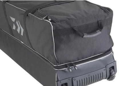 Сак за багаж за пътуване - DAIWA D-VEC GLOBAL TRAVEL TROLLEY, черен, с удобни дръжки и колела